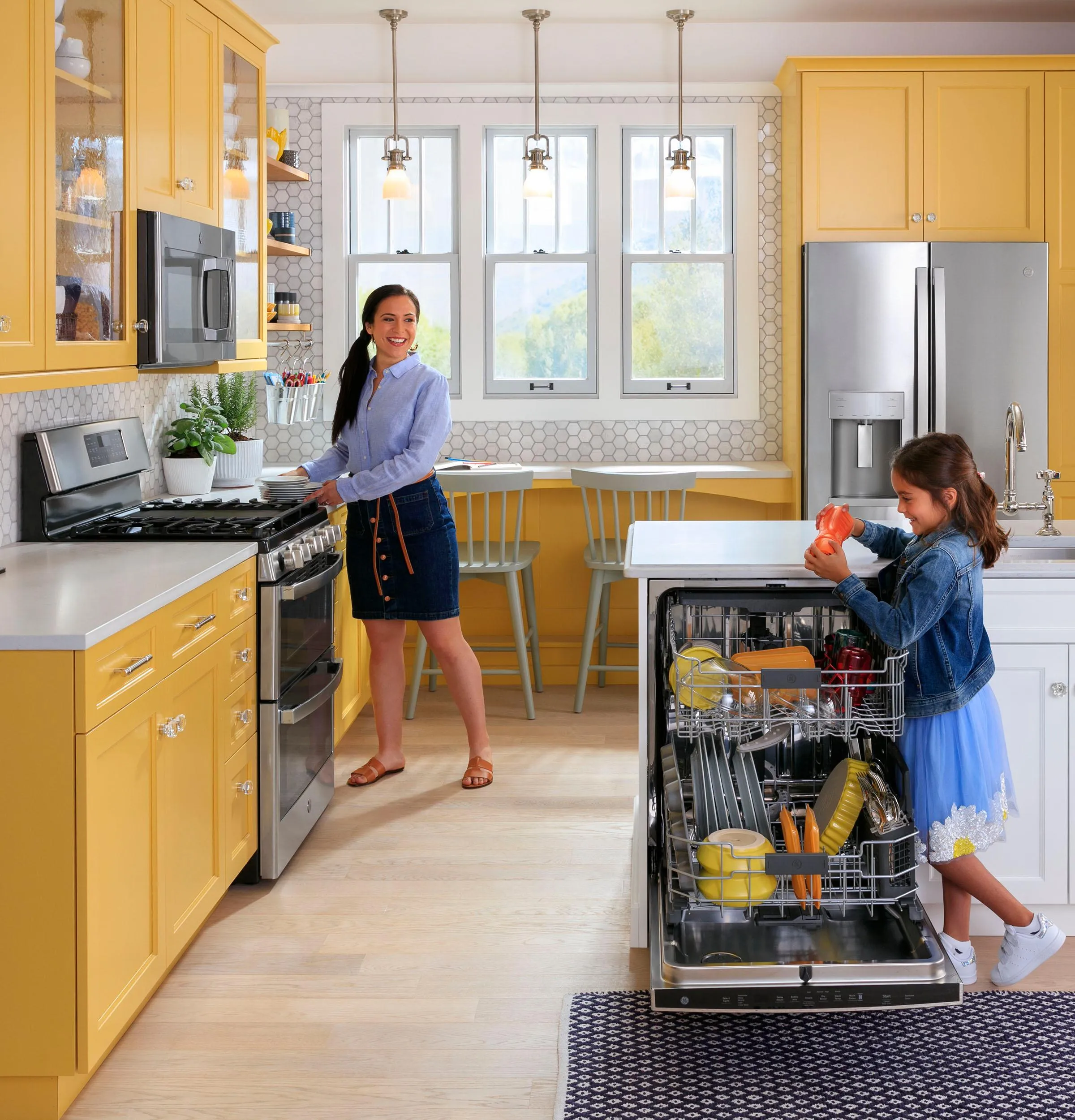 GYE22GYNFS GE® ENERGY STAR® 22.1 Cu. Ft. Counter-Depth Fingerprint Resistant French-Door Refrigerator