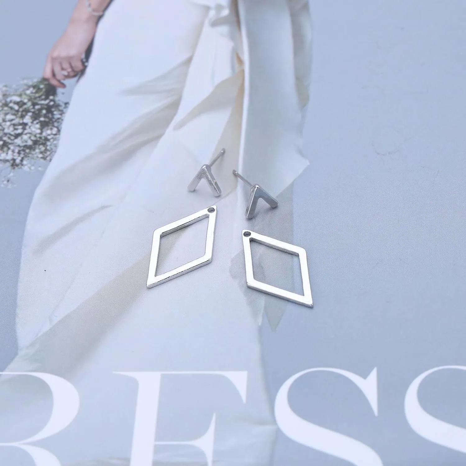 Minimalist Gold Ear Jacket Earrings Rhombus Geometric Ear Studs Hollow Square Front Back Earrings Open Rhombus Earring Jewelry for Women(Gold Geometric 1)