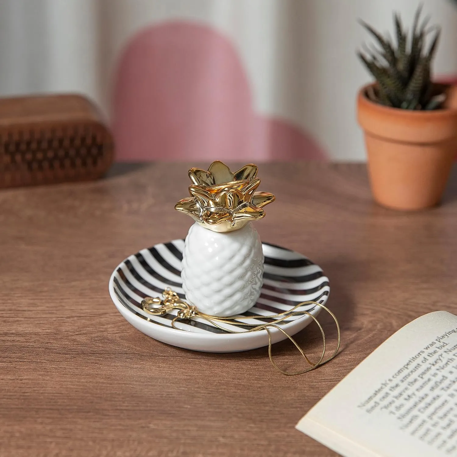 White Pineapple Ring Holder for Jewelry, Ceramic Jewelry Holder Dish Trinket Tray For Rings Earrings Necklace Organizer, Christmas Birthday Bridesmaid Gifts for Women mother Friends