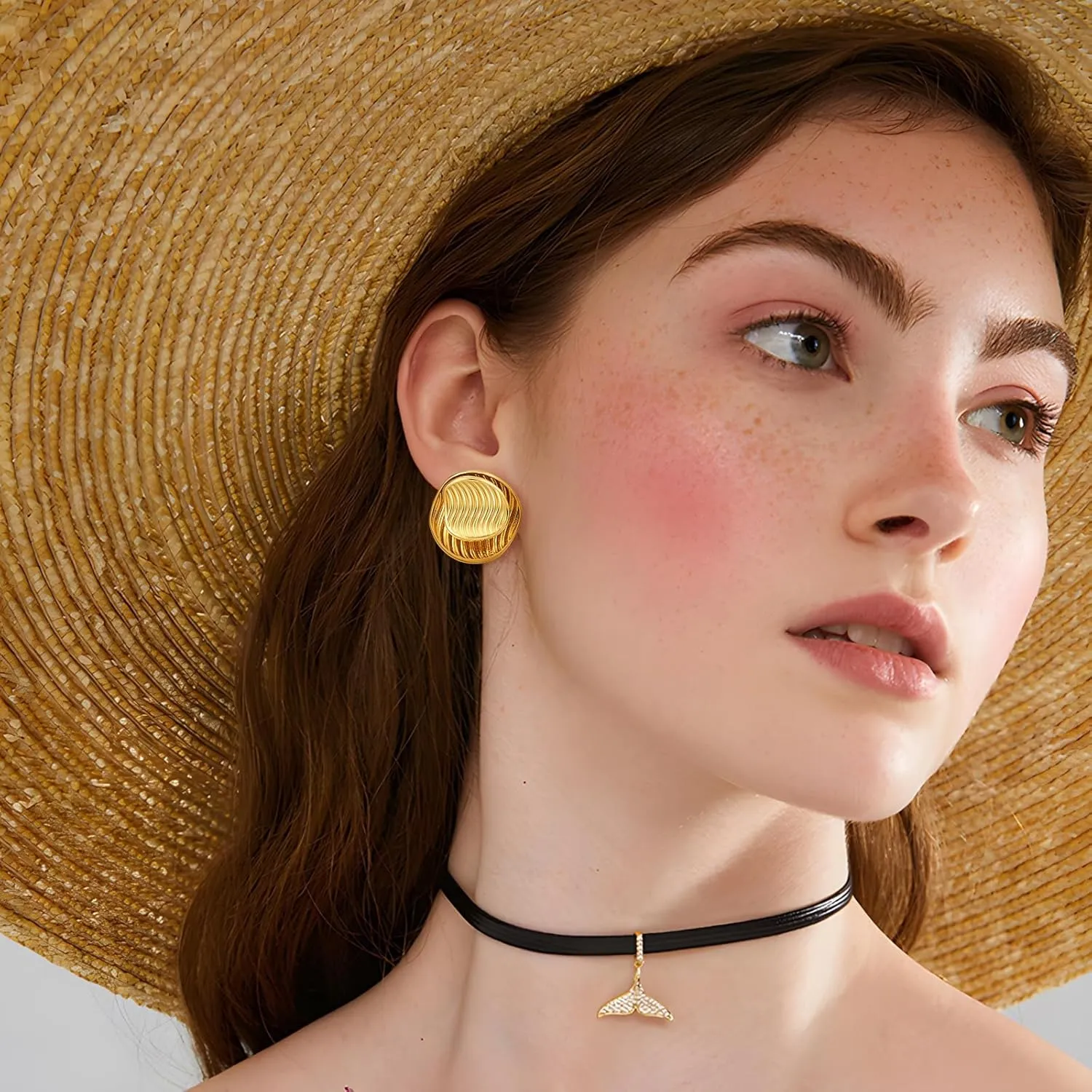 YUJIE Gold Chunky Earrings for Women Geometric Stud Earrings Summer Fashion Jewelry