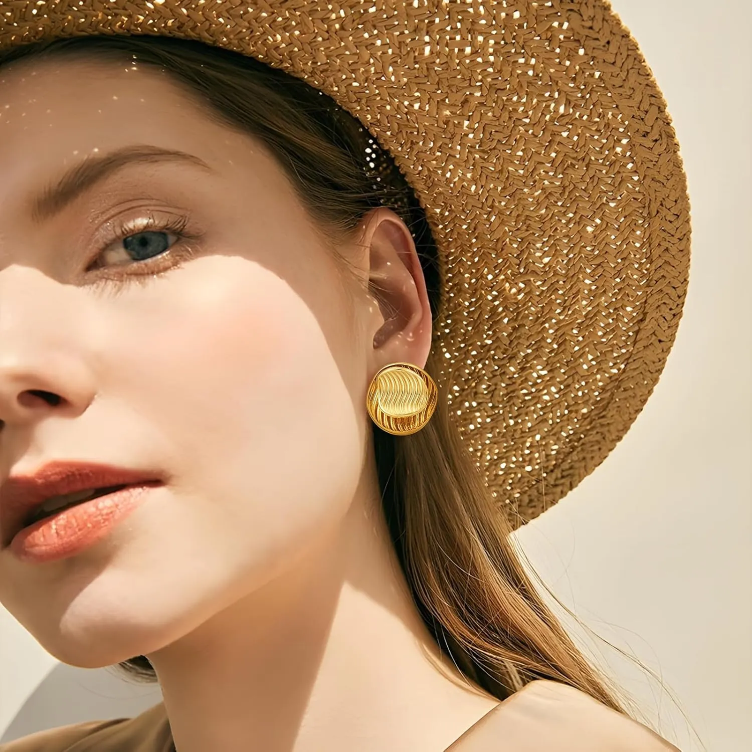 YUJIE Gold Chunky Earrings for Women Geometric Stud Earrings Summer Fashion Jewelry
