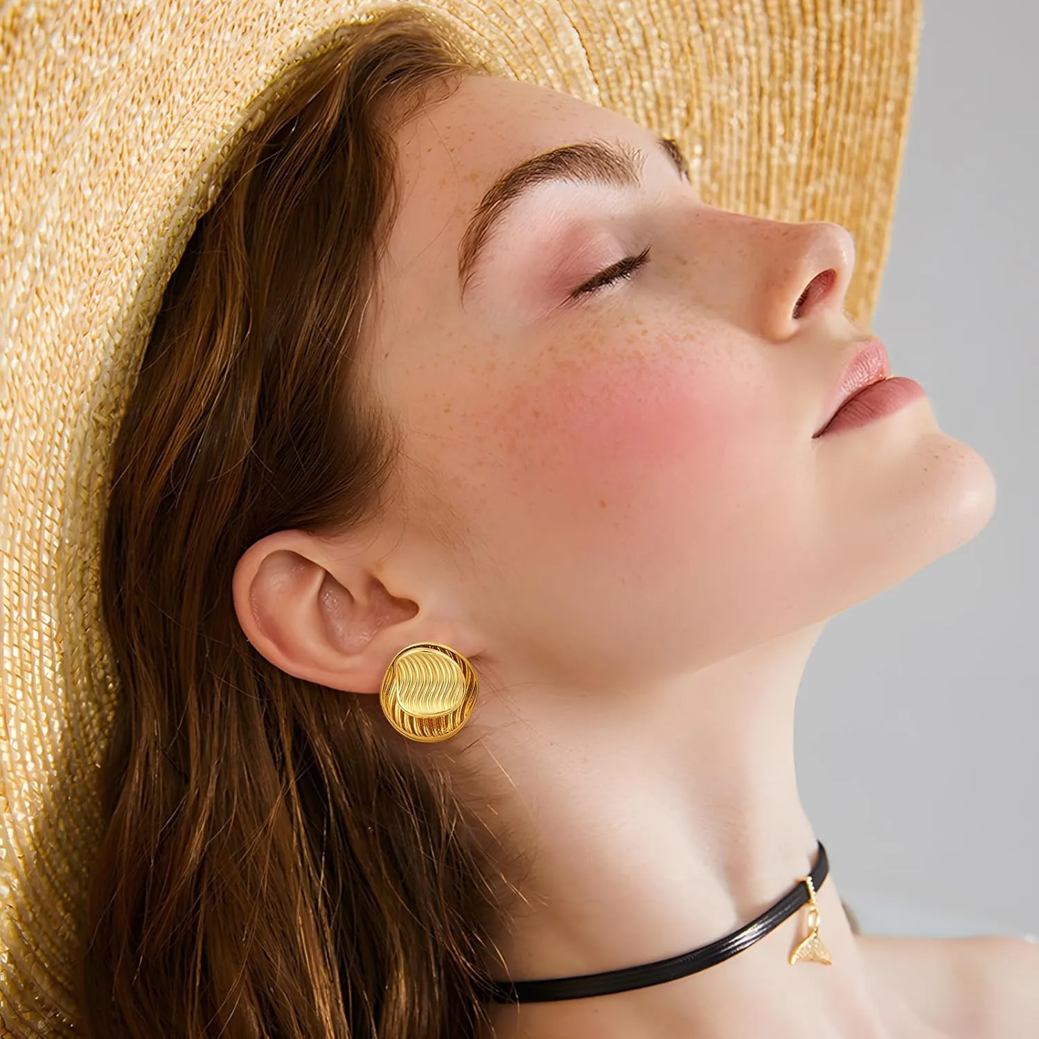 YUJIE Gold Chunky Earrings for Women Geometric Stud Earrings Summer Fashion Jewelry